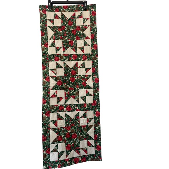 New Christmas Red Green Ivory Apple Pinecone Holly Quilted Table Runner Handmade - Picture 1 of 5